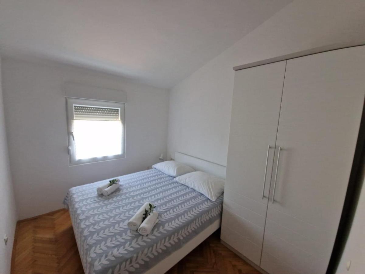 Apartman Lugovic Шибеник Экстерьер фото
