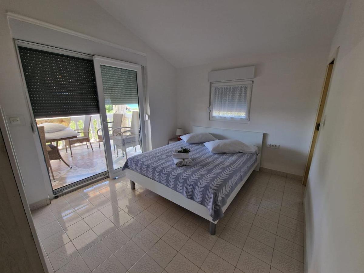 Apartman Lugovic Шибеник Экстерьер фото